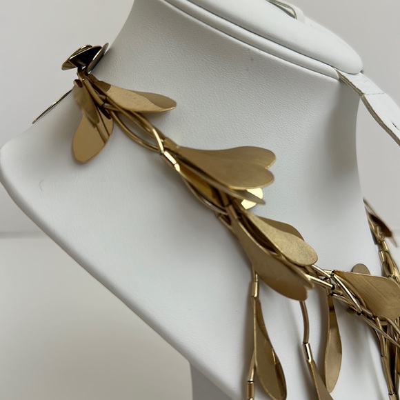 BCBGMAXAZRIA GOLD ELEGANT DROP NECKLACE - Picture 6 of 8